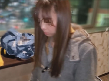 FC2-PPV-1890143 [Individual] A wife who ran away with her child was forced to take her from her parents' house ○○ overnight and cum shot continuously.