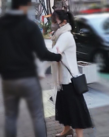FC2-PPV-4170365 ※1/5まで1480ポイント【個人】身体を犠牲にして何度も堕ちる美乳ポニーテール若妻。  ・公園でのママ会帰りの彼女を拉致し、車やホテルで執拗に興味を絞り出す。  - *音量注意*