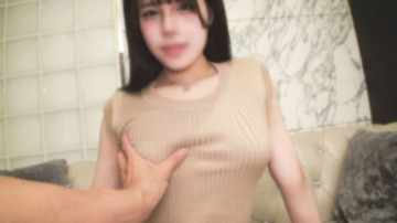 FC2-PPV-4335509 【高学历美女】毕业于著名私立大学法学院，在大公司秘书室工作！！尽管她是S级白领美女，但她却通过SNS的秘密寻找老男人的鸡巴。在这个美丽女人的阴户里中出性爱！