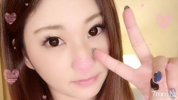 FC2-PPV-801147 -PPV 801147 完整外观♥发育中期的年轻阴户☆皮肤白皙巨乳的S级美女在不告诉男友的情况下向大众展示她的女性生殖器并公开自慰！  - 见过很多次，是一个在窗边画线的女洞♡[No moza]附赠写真集